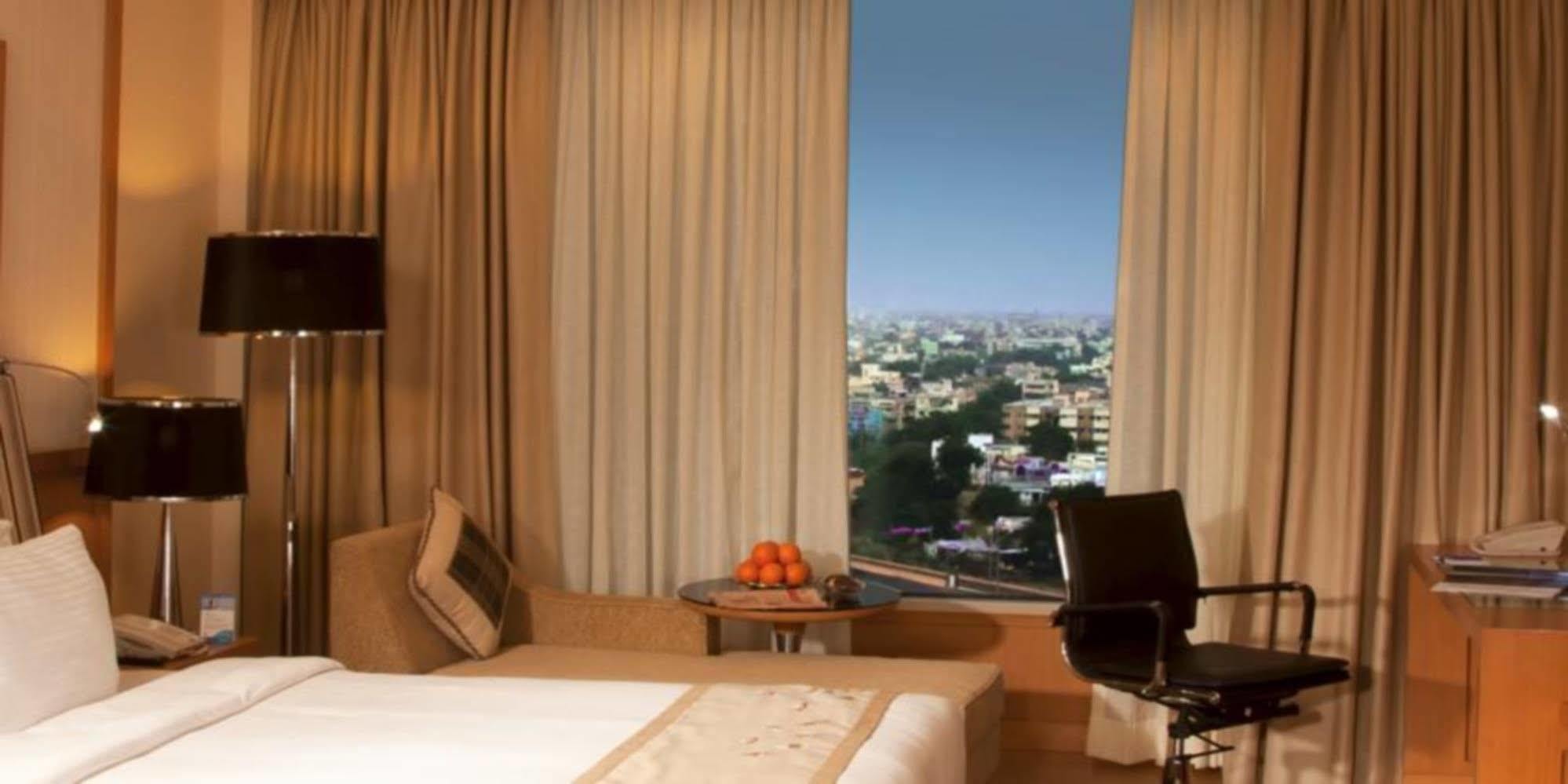 Radisson Blu Hotel, Нагпур Экстерьер фото